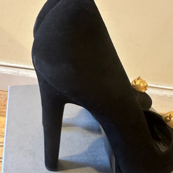 Alexander McQueen Black Suede Skull Heels - Picture 5 of 11